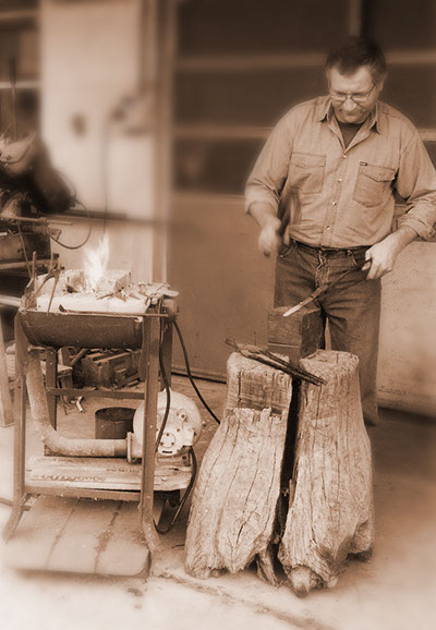 Coltellerie Lepre Maniago forging a knife